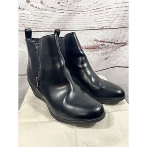 Comfort Plus Black Faux Leather Wedge Ankle Boots Side Zip Women's‎ Size 7W